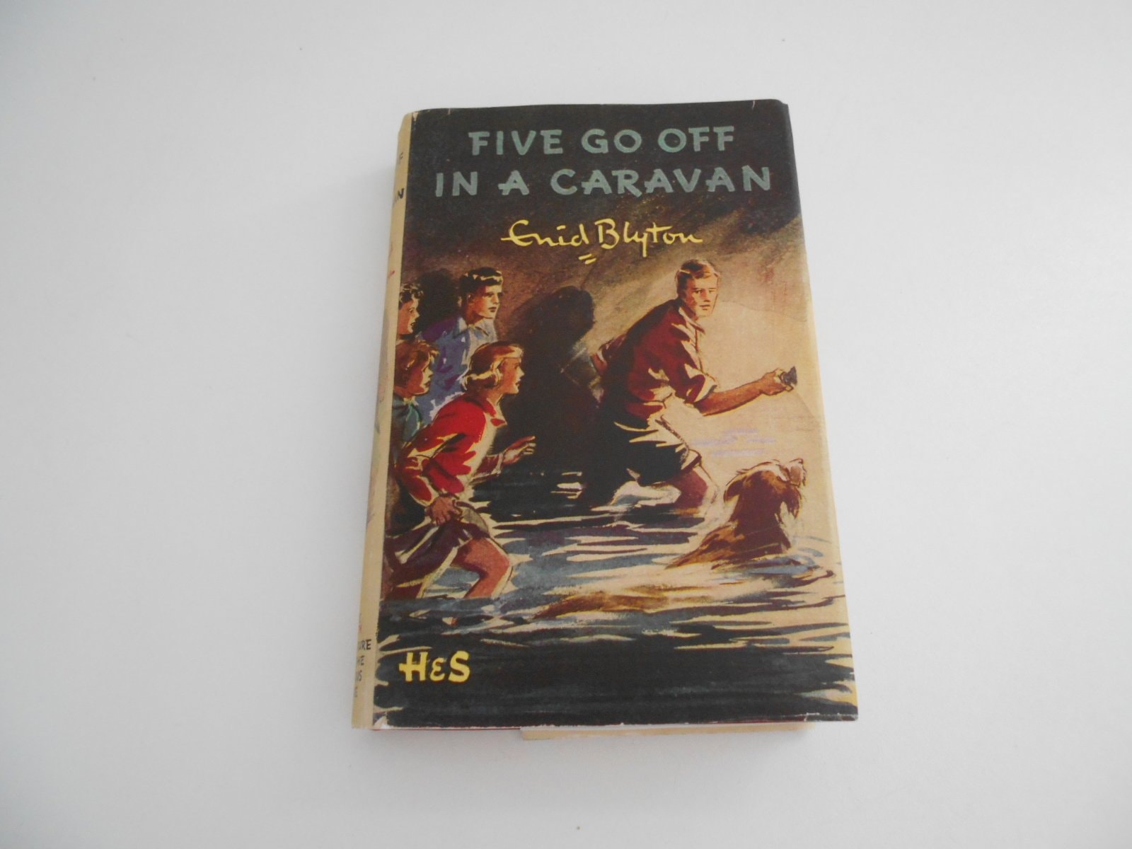 Five Go Off in a Caravan