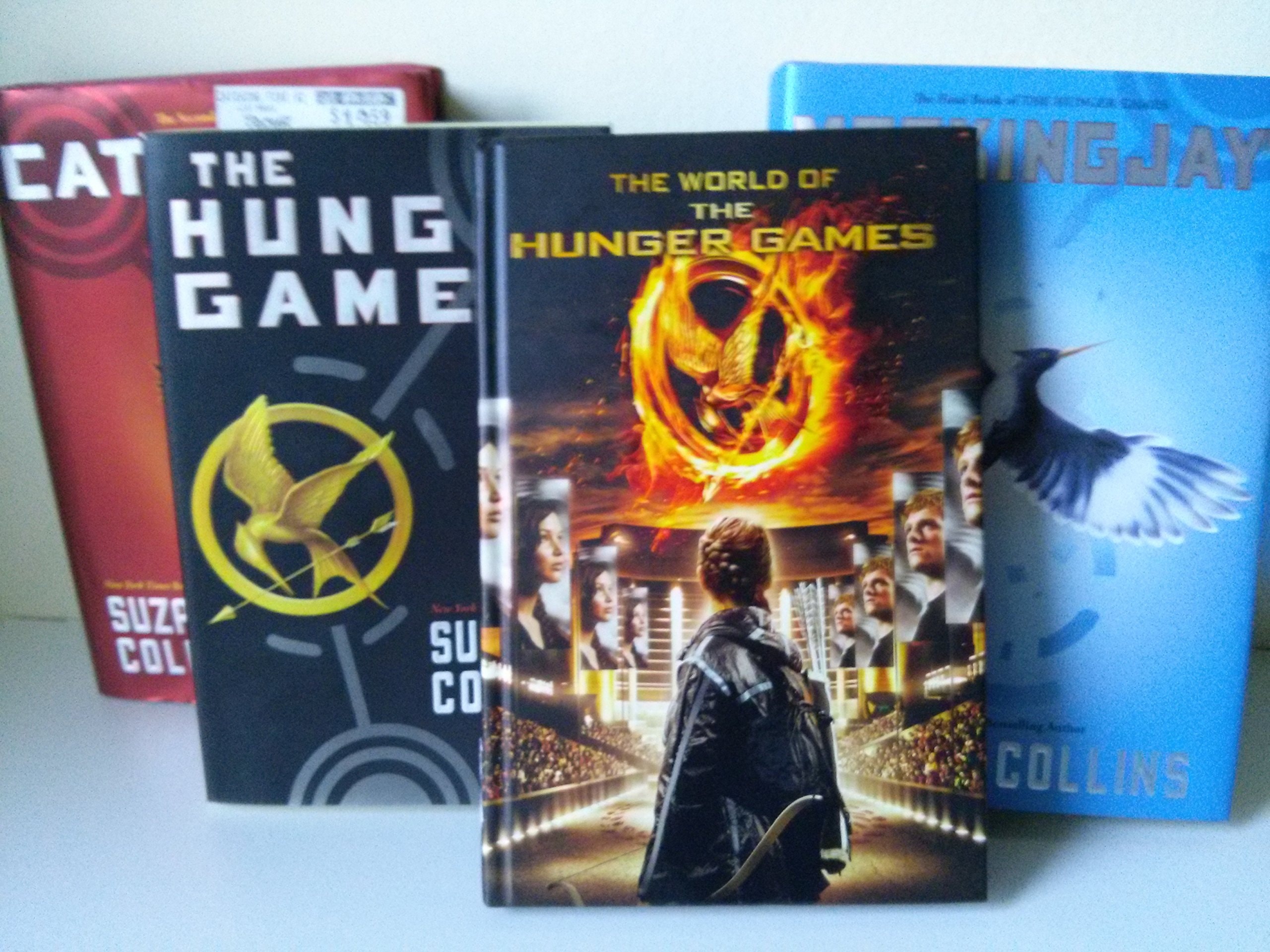 The Ultimate Hunger Games Gift Pack: The World of Hunger Games; Catching Fire; Mockingjay