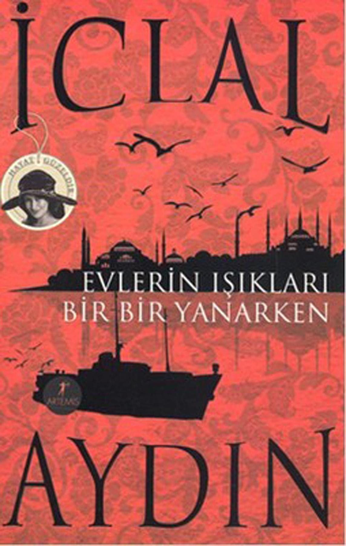 Evlerin Isiklari Bir Yanip Bir Sönerken