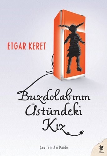Buzdolabının üstündeki kız